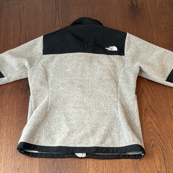 The North Face Women’s Black and Grey Fleece Size Medium - Picture 8 of 8